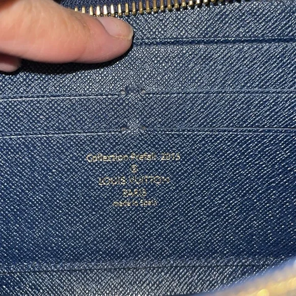 Louis Vuitton Damier Payette wallet excellent condition.. Size 7 1/2 x 4 inches - Picture 7 of 16